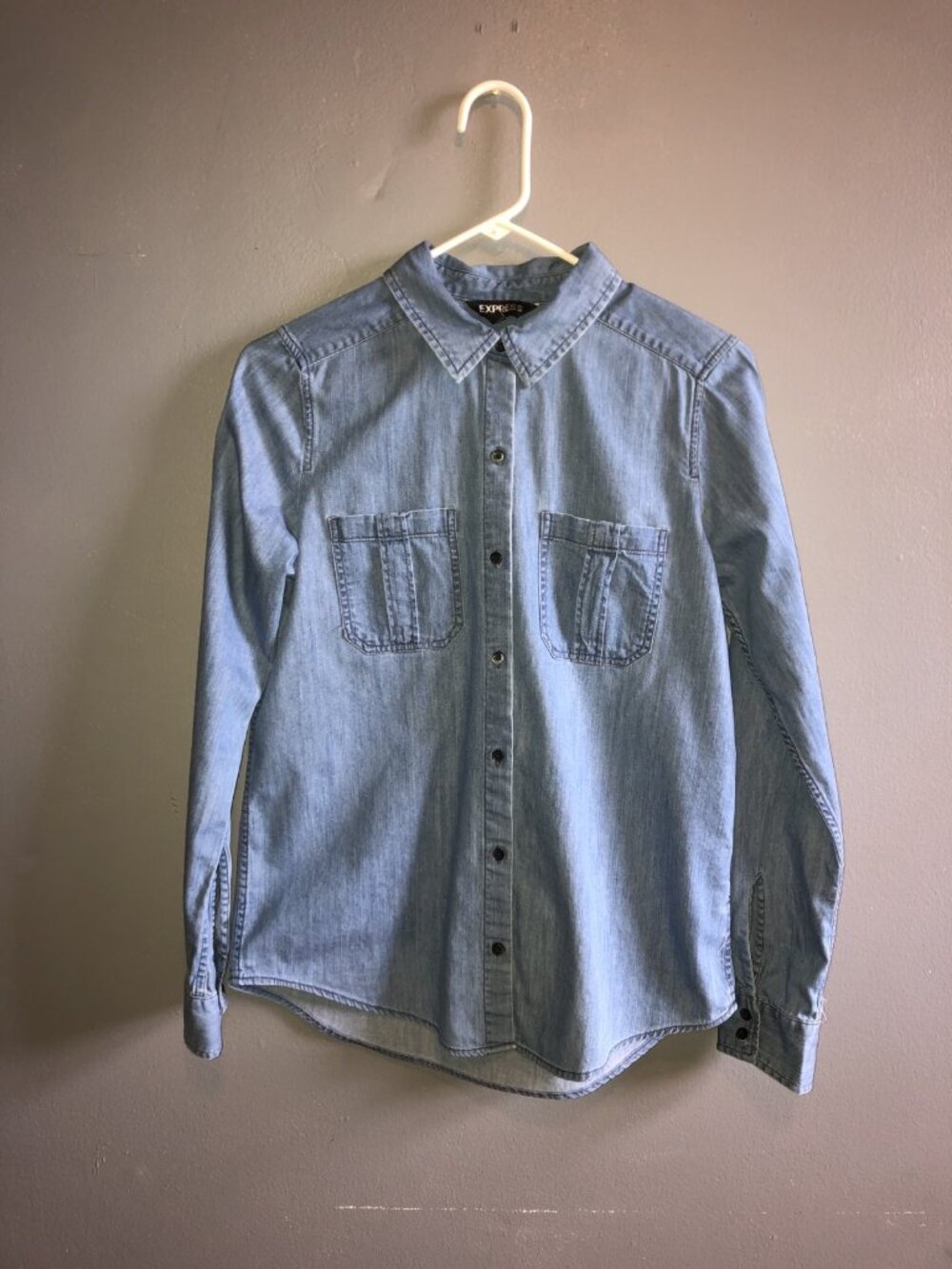 Express Women’s Denim Button-Up Shirt Blue Long Sleeve 100% Cotton Size Small